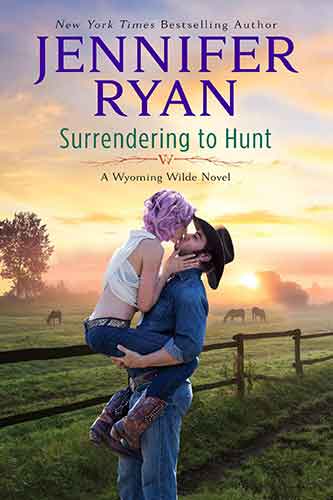 Surrendering to Hunt: A Wyoming Wilde Novel