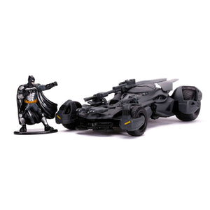 Justice League (2017) - Batmobile with Figure 1:32 Scale Hollywood Ride Die-Cast Vehicle