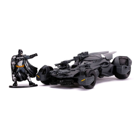 Justice League (2017) - Batmobile with Figure 1:32 Scale Hollywood Ride Die-Cast Vehicle